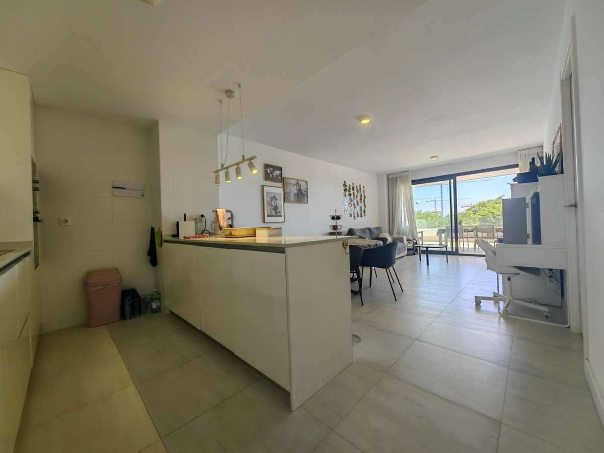 Middle Floor Apartment in Estepona