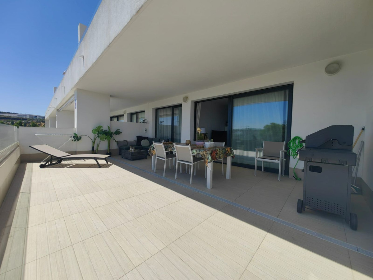 Middle Floor Apartment in Estepona