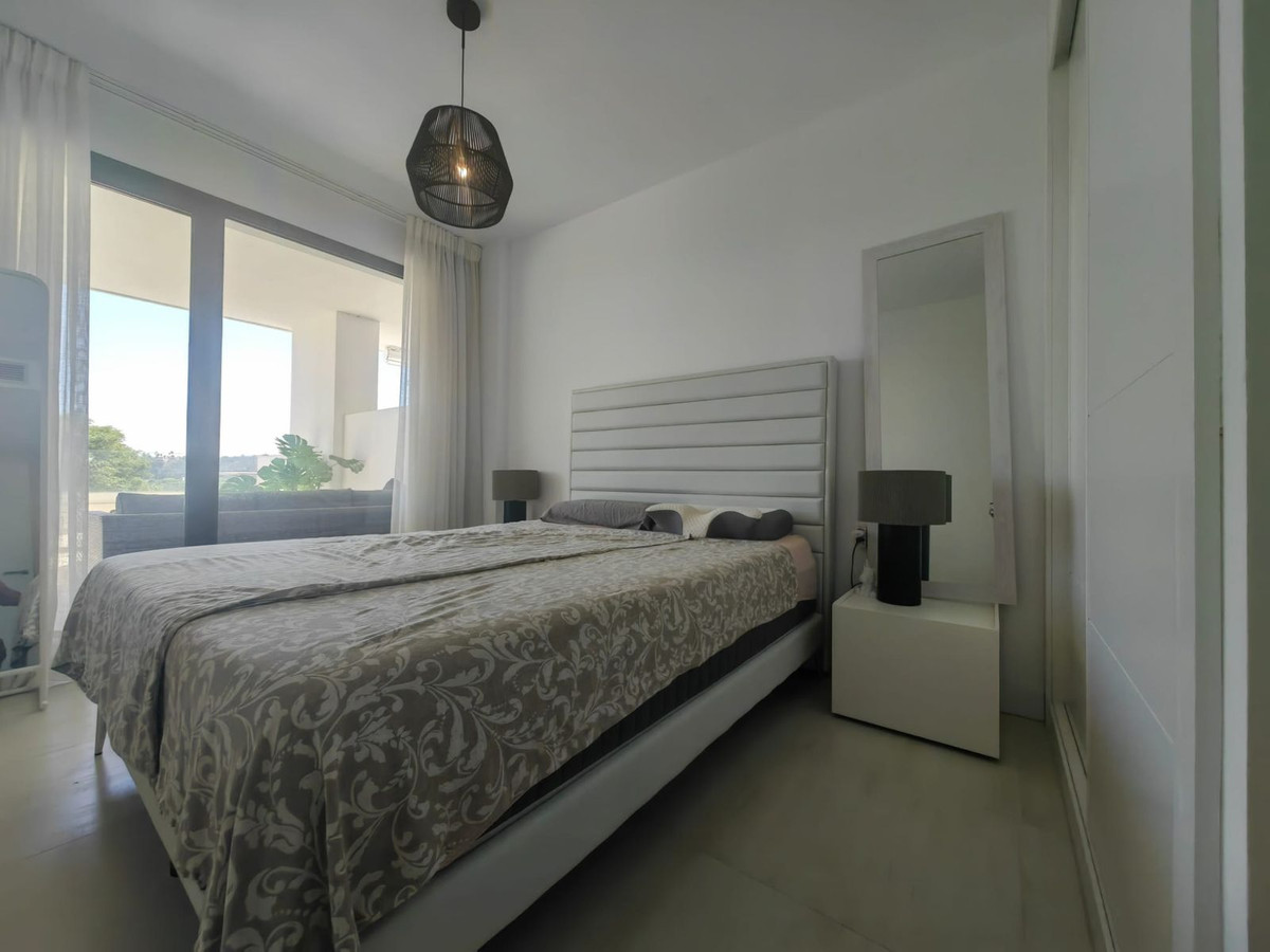 Middle Floor Apartment in Estepona