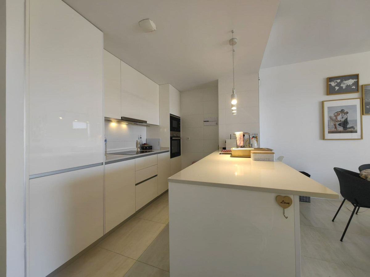 Middle Floor Apartment in Estepona