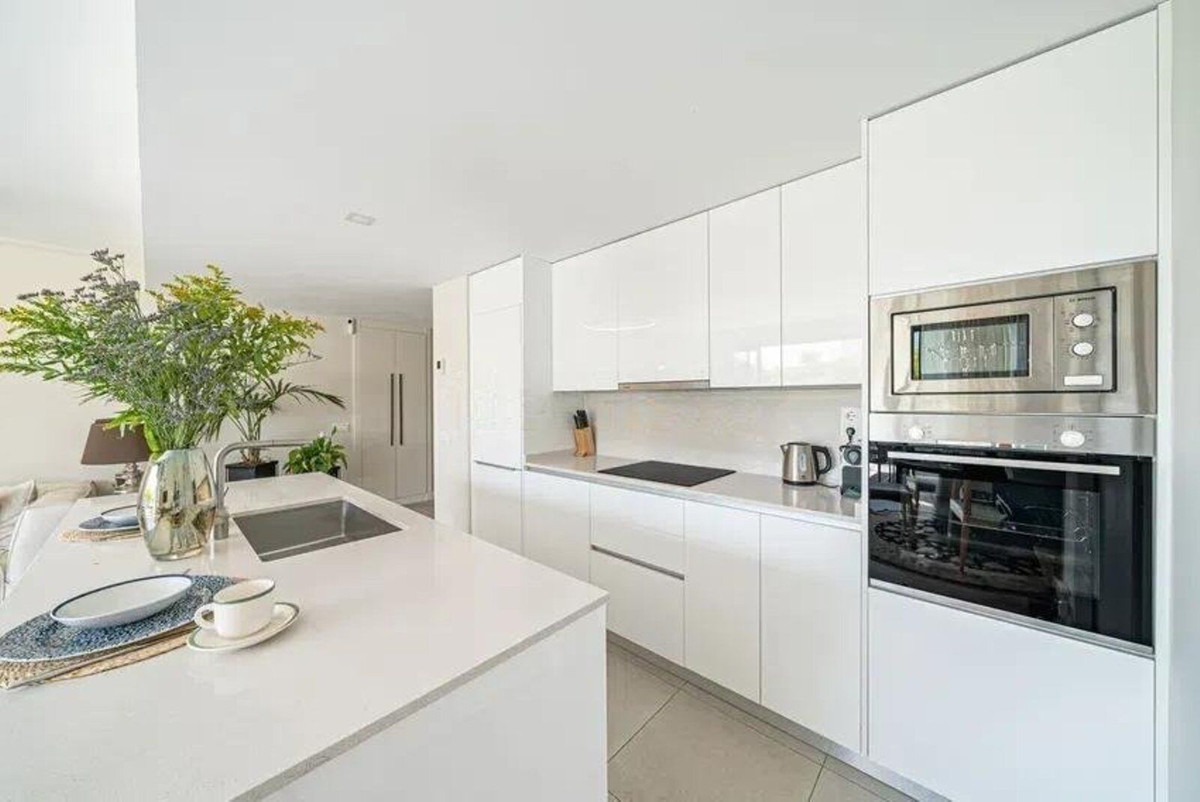 Middle Floor Apartment in Estepona