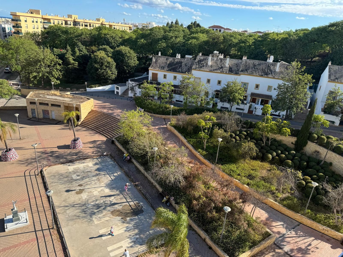 Middle Floor Apartment in Estepona