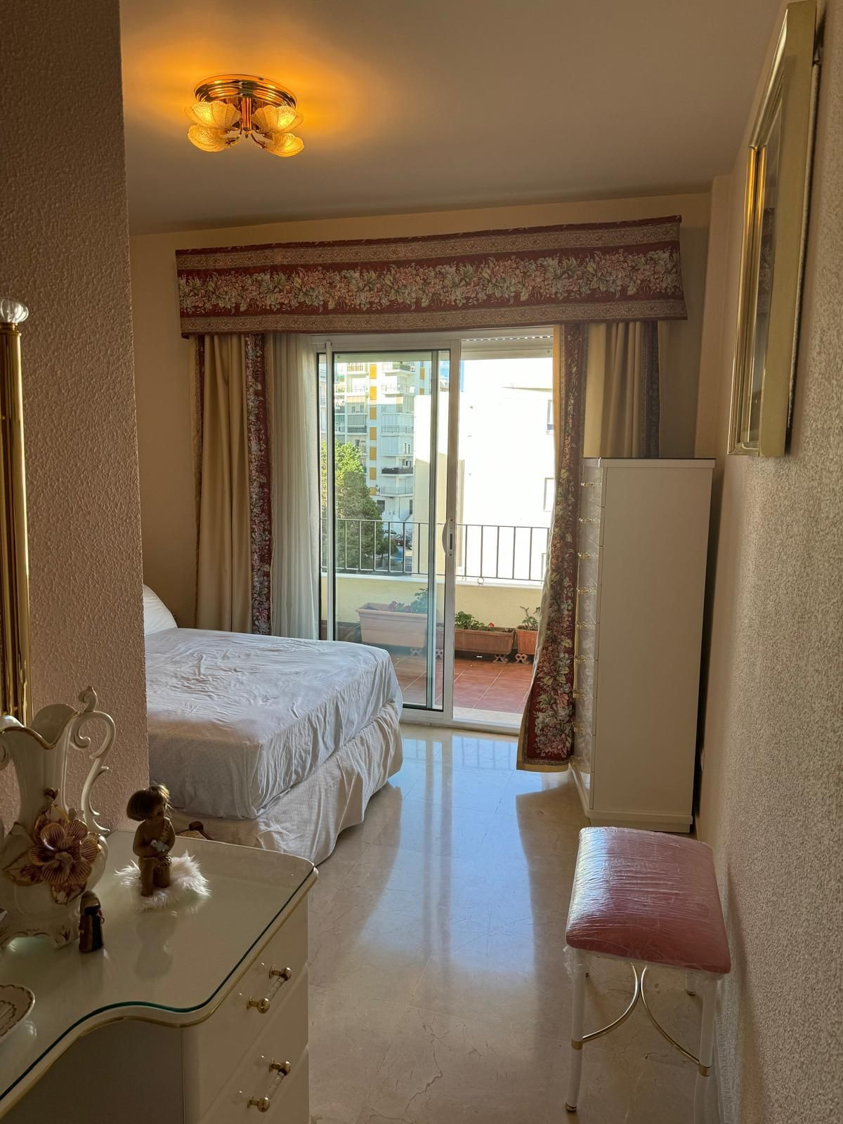 Middle Floor Apartment in Estepona
