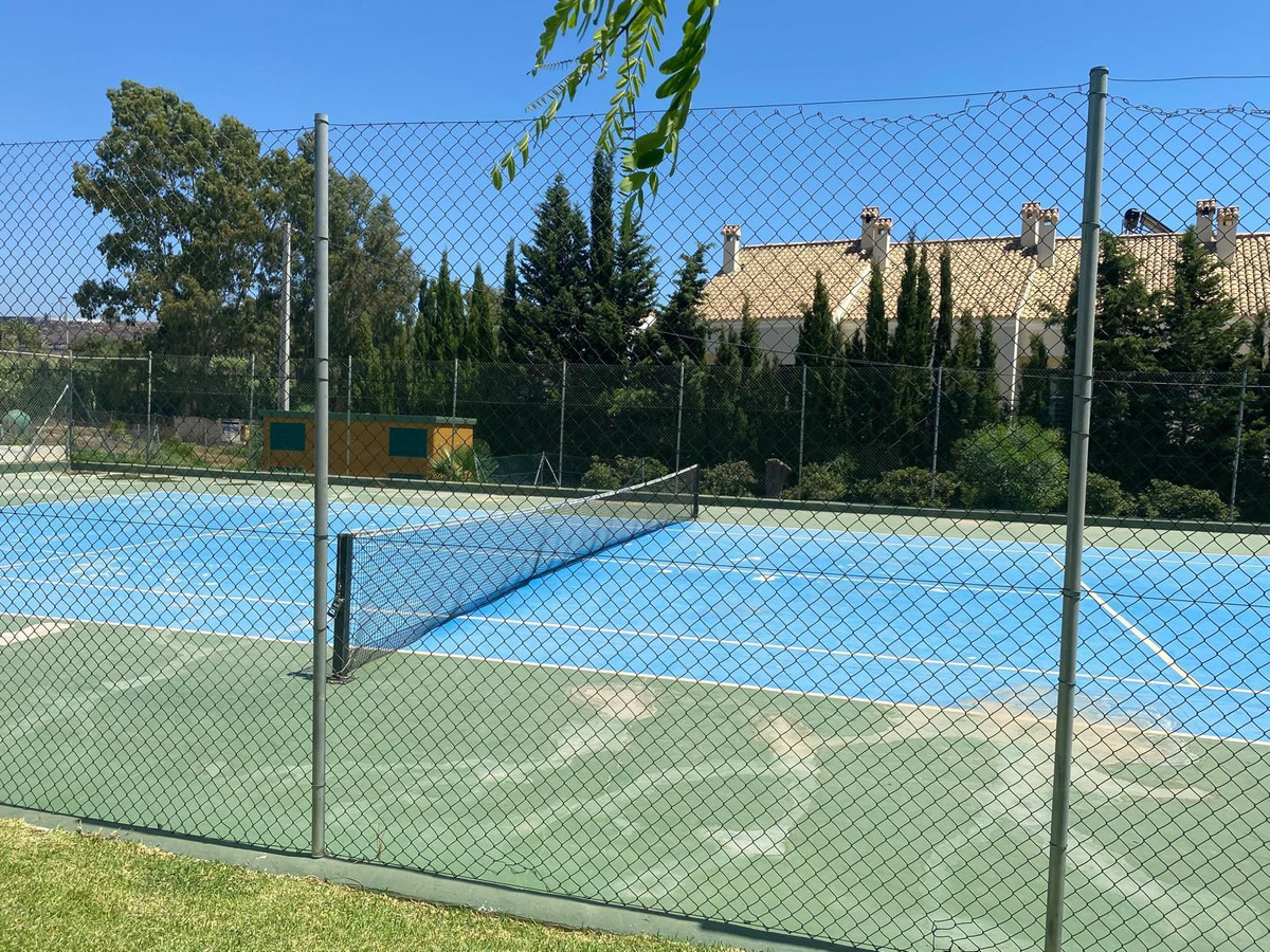 Middle Floor Apartment in Estepona