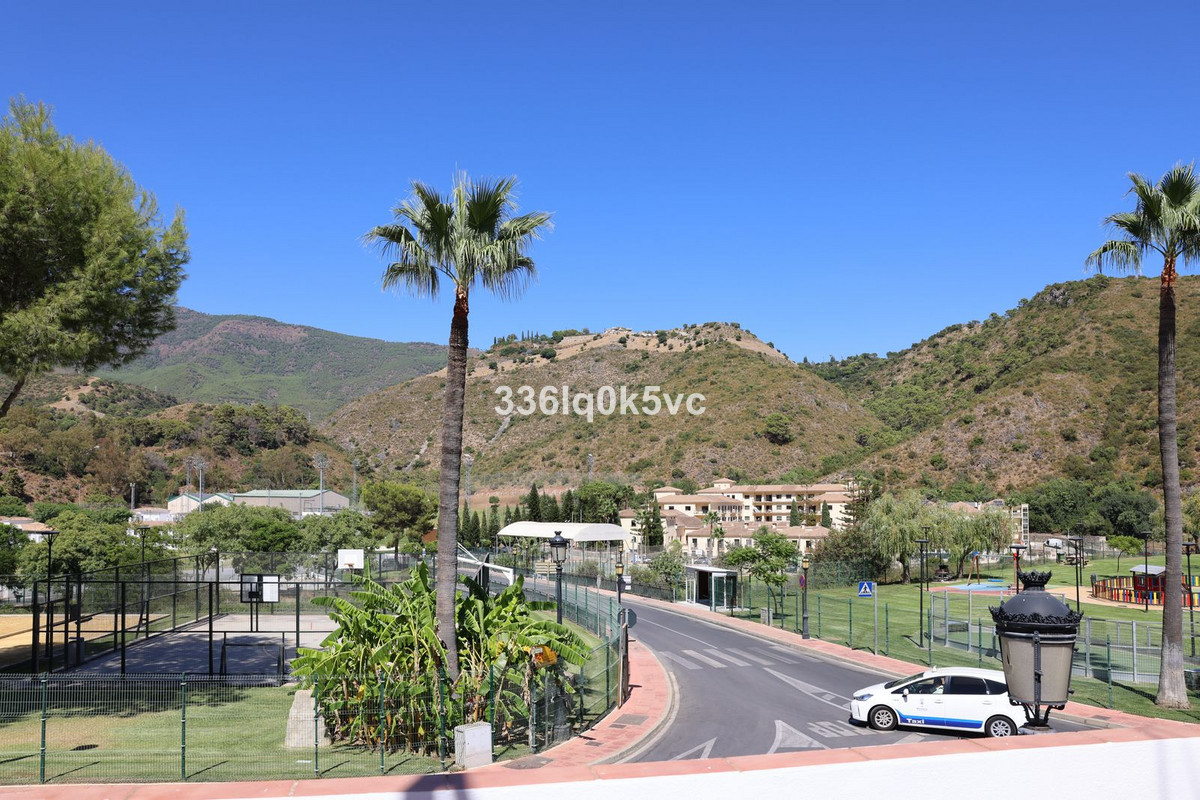 Middle Floor Apartment in Benahavís