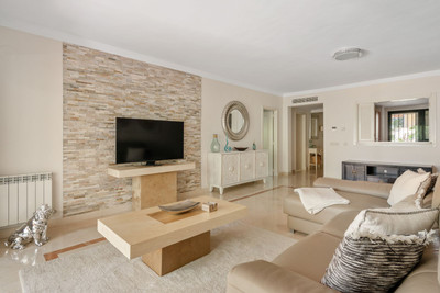Middle Floor Apartment in Nueva Andalucía