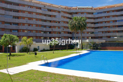 Middle Floor Apartment in Estepona
