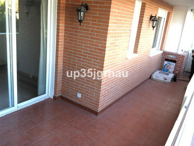 Middle Floor Apartment in Estepona
