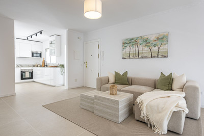 Middle Floor Apartment in Estepona