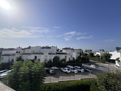 Middle Floor Apartment in Estepona