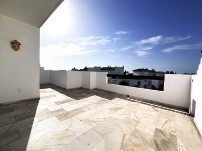 Middle Floor Apartment in Estepona