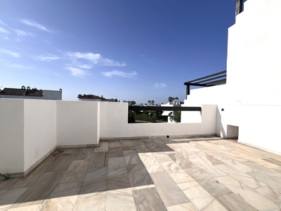 Middle Floor Apartment in Estepona