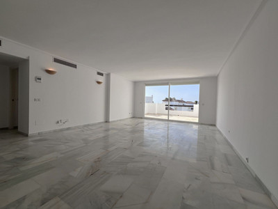Middle Floor Apartment in Estepona