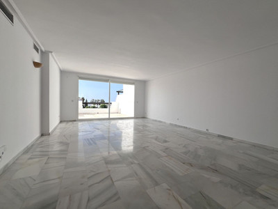 Middle Floor Apartment in Estepona