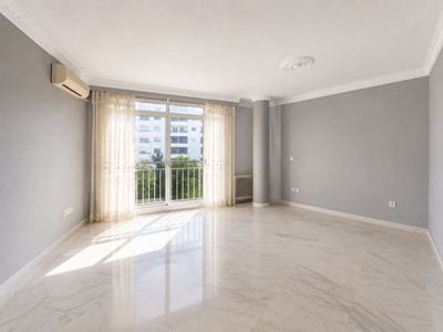 Middle Floor Apartment in Marbella
