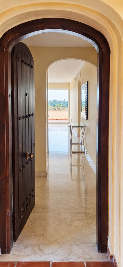 Middle Floor Apartment in Elviria