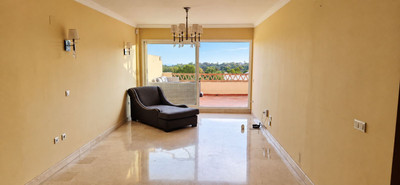 Middle Floor Apartment in Elviria