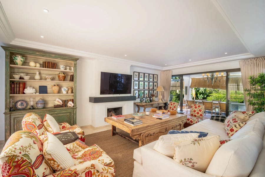 Charming Mediterranean Property on the Frontline of Golf in La Quinta, Benahavis - Image 2