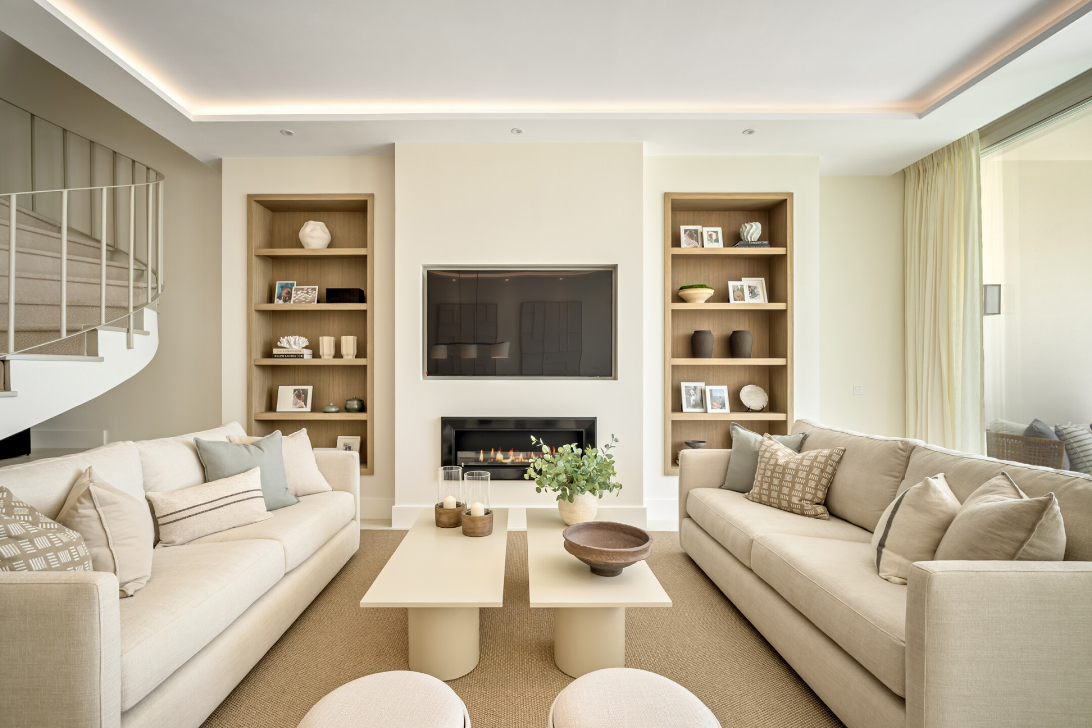 Stylishly Renovated Townhouse with Panoramic Golf and Sea Views in La Quinta - Image 4