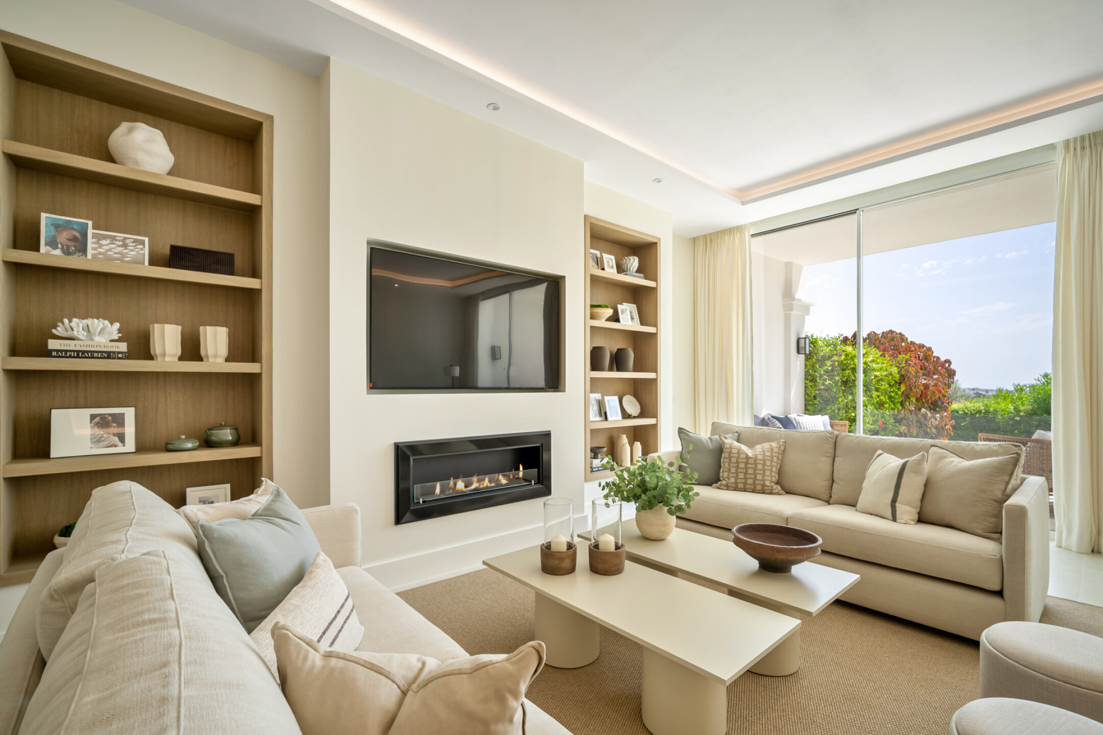 Stylishly Renovated Townhouse with Panoramic Golf and Sea Views in La Quinta - Image 5