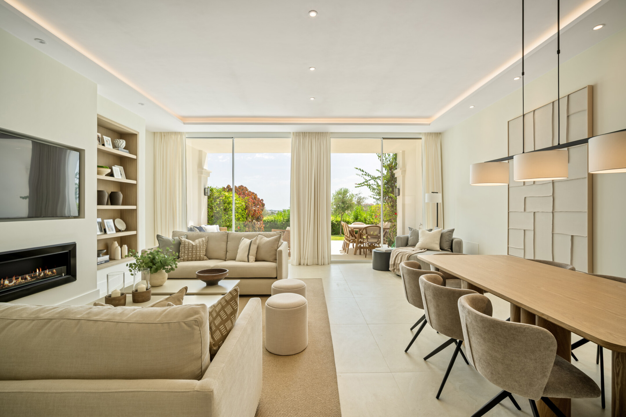 Stylishly Renovated Townhouse with Panoramic Golf and Sea Views in La Quinta - Image 6
