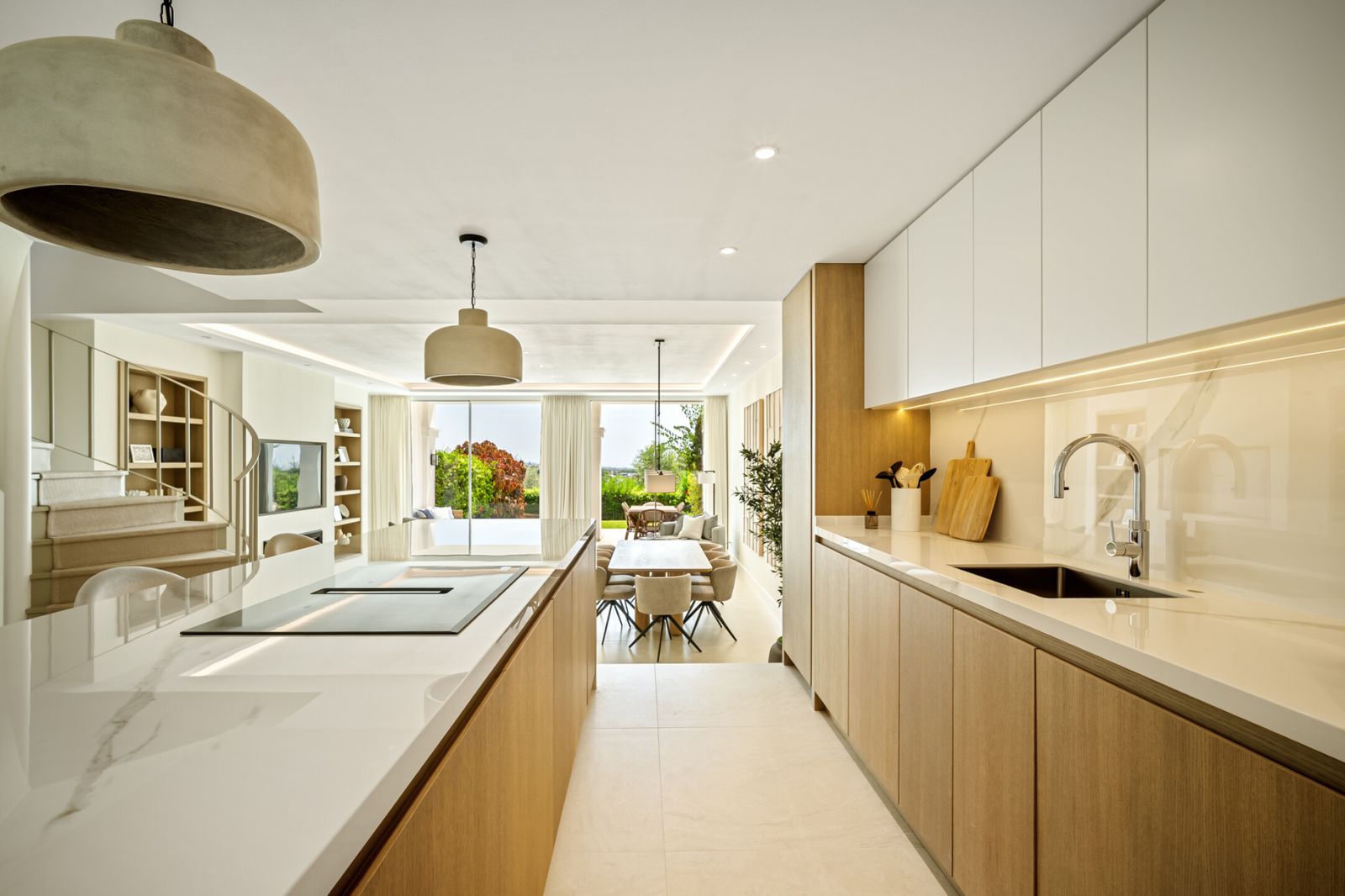Stylishly Renovated Townhouse with Panoramic Golf and Sea Views in La Quinta - Image 7