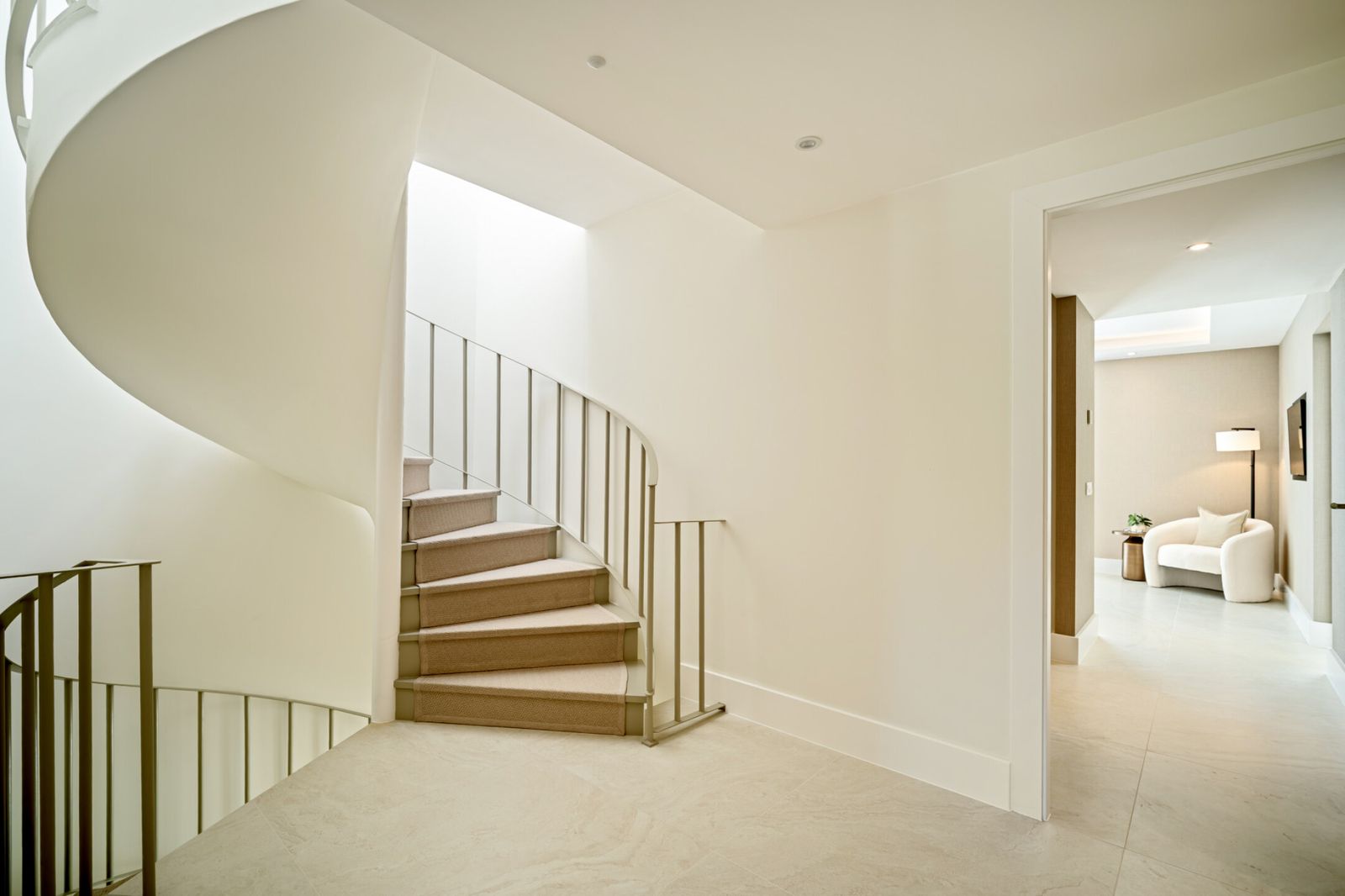 Stylishly Renovated Townhouse with Panoramic Golf and Sea Views in La Quinta - Image 12