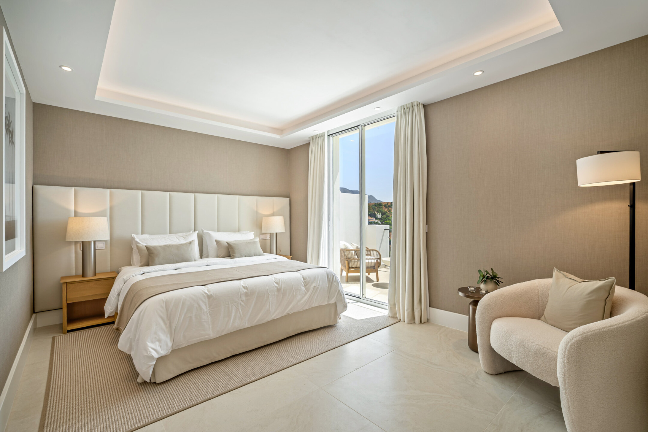 Stylishly Renovated Townhouse with Panoramic Golf and Sea Views in La Quinta - Image 13