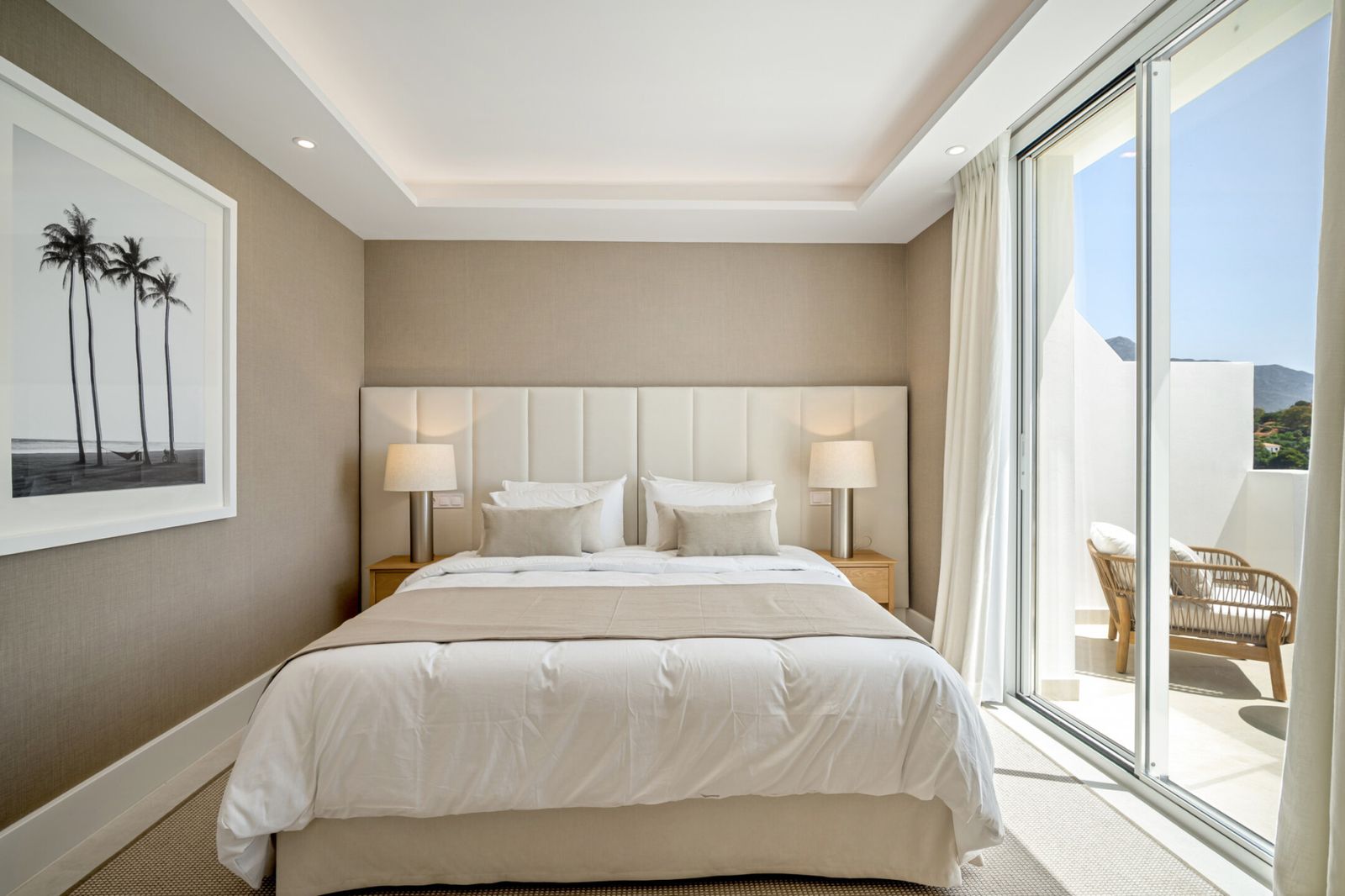 Stylishly Renovated Townhouse with Panoramic Golf and Sea Views in La Quinta - Image 14