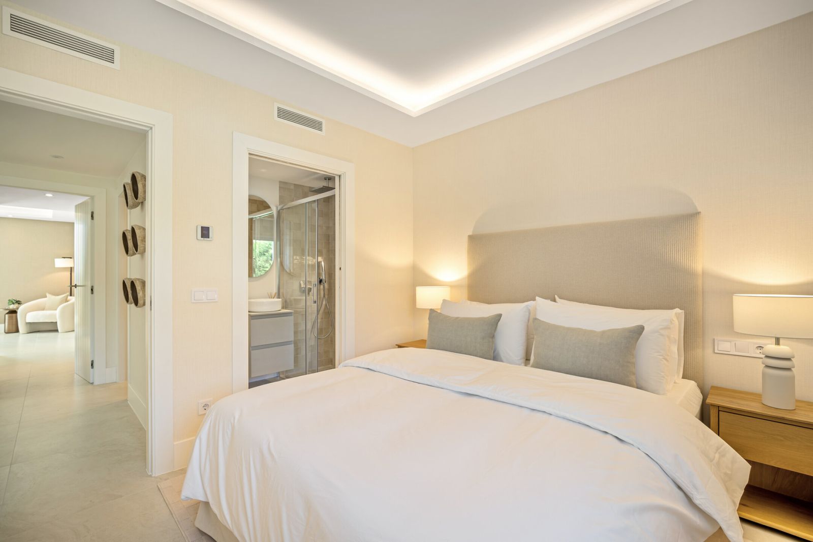 Stylishly Renovated Townhouse with Panoramic Golf and Sea Views in La Quinta - Image 20