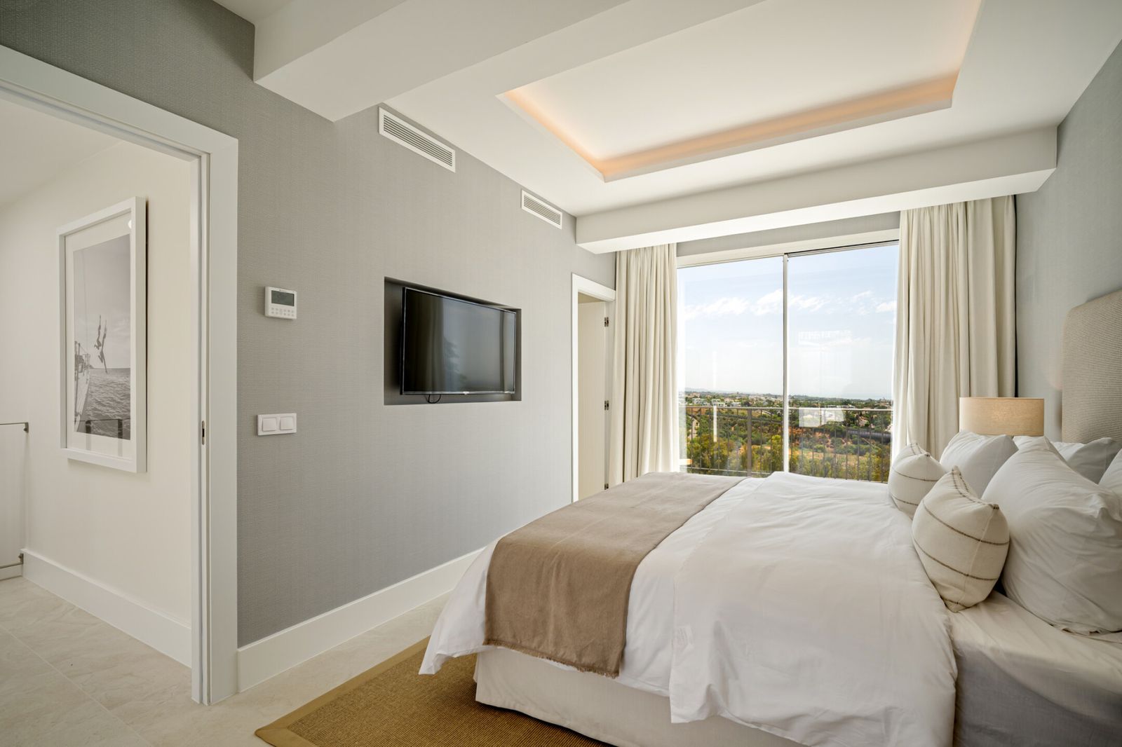 Stylishly Renovated Townhouse with Panoramic Golf and Sea Views in La Quinta - Image 25
