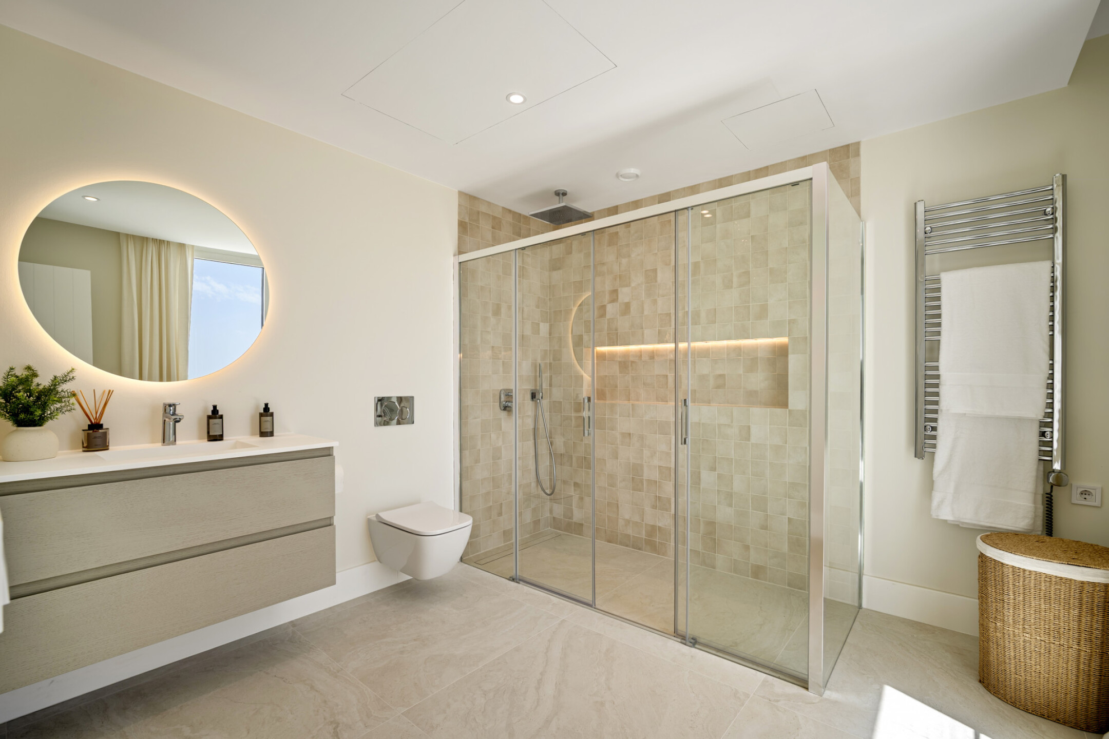 Stylishly Renovated Townhouse with Panoramic Golf and Sea Views in La Quinta - Image 28