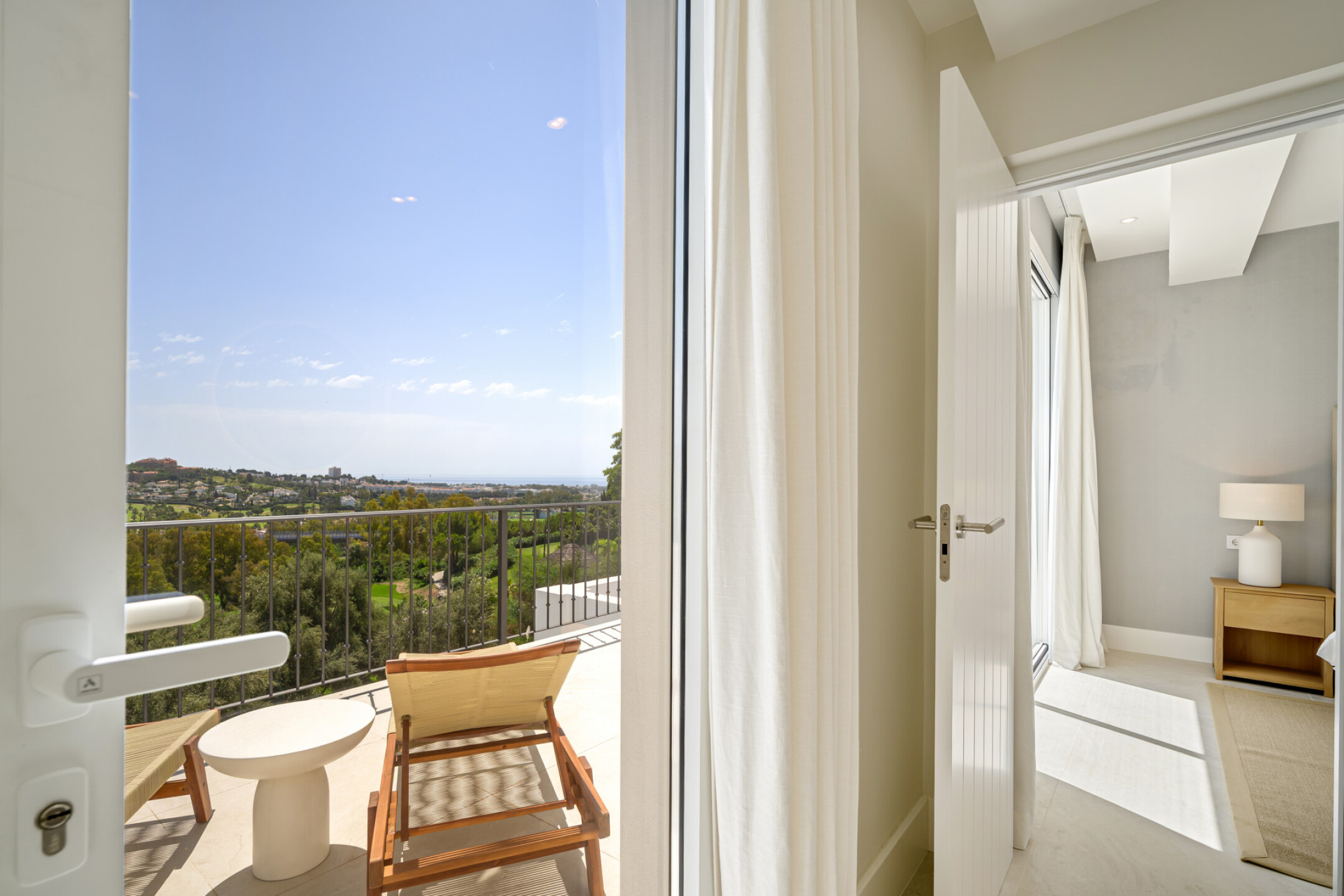 Stylishly Renovated Townhouse with Panoramic Golf and Sea Views in La Quinta - Image 29