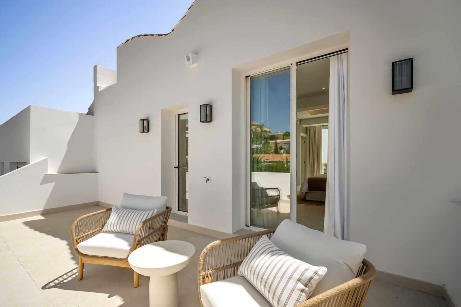 Stylishly Renovated Townhouse with Panoramic Golf and Sea Views in La Quinta - Image 31