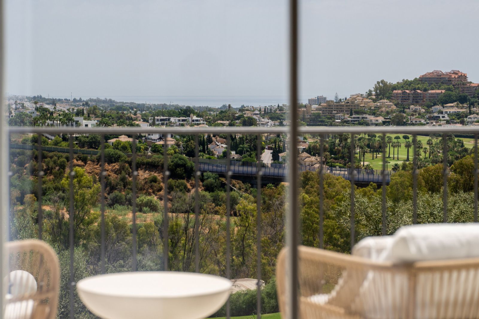 Stylishly Renovated Townhouse with Panoramic Golf and Sea Views in La Quinta - Image 36