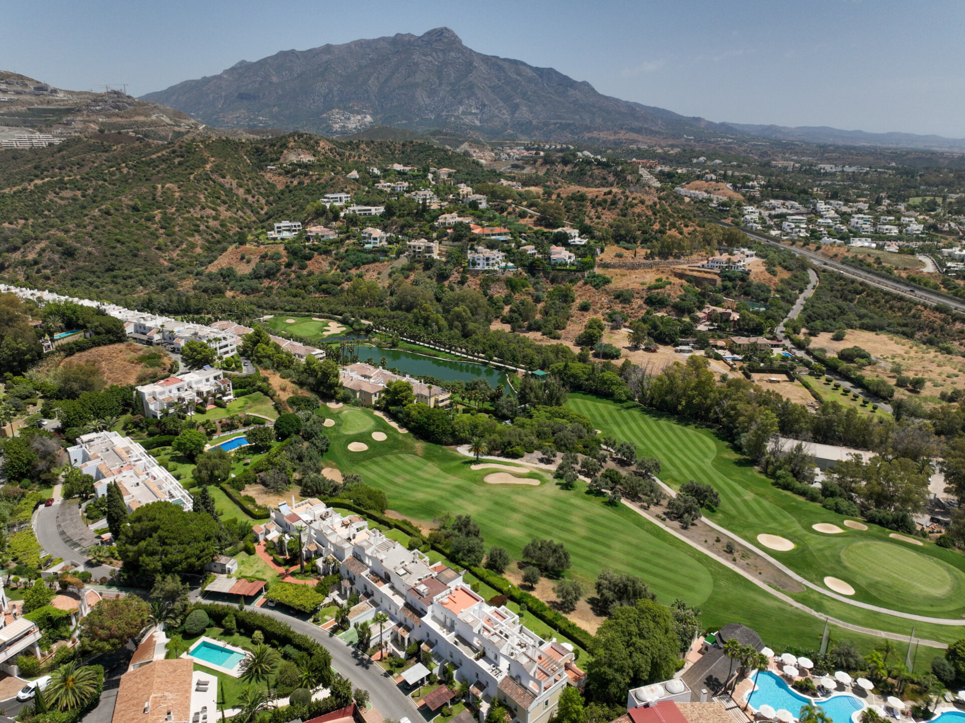 Stylishly Renovated Townhouse with Panoramic Golf and Sea Views in La Quinta - Image 38