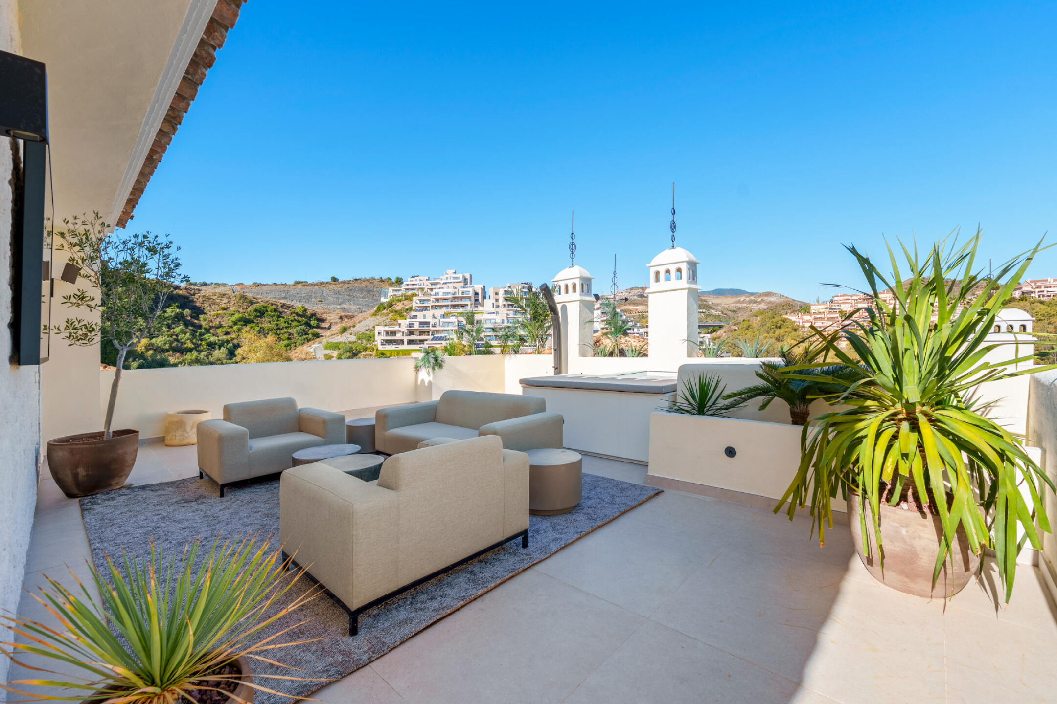 Renovated Scandinavian-Style Duplex Penthouse with Private Pool and Panoramic Views in La Cerquilla - Image 15