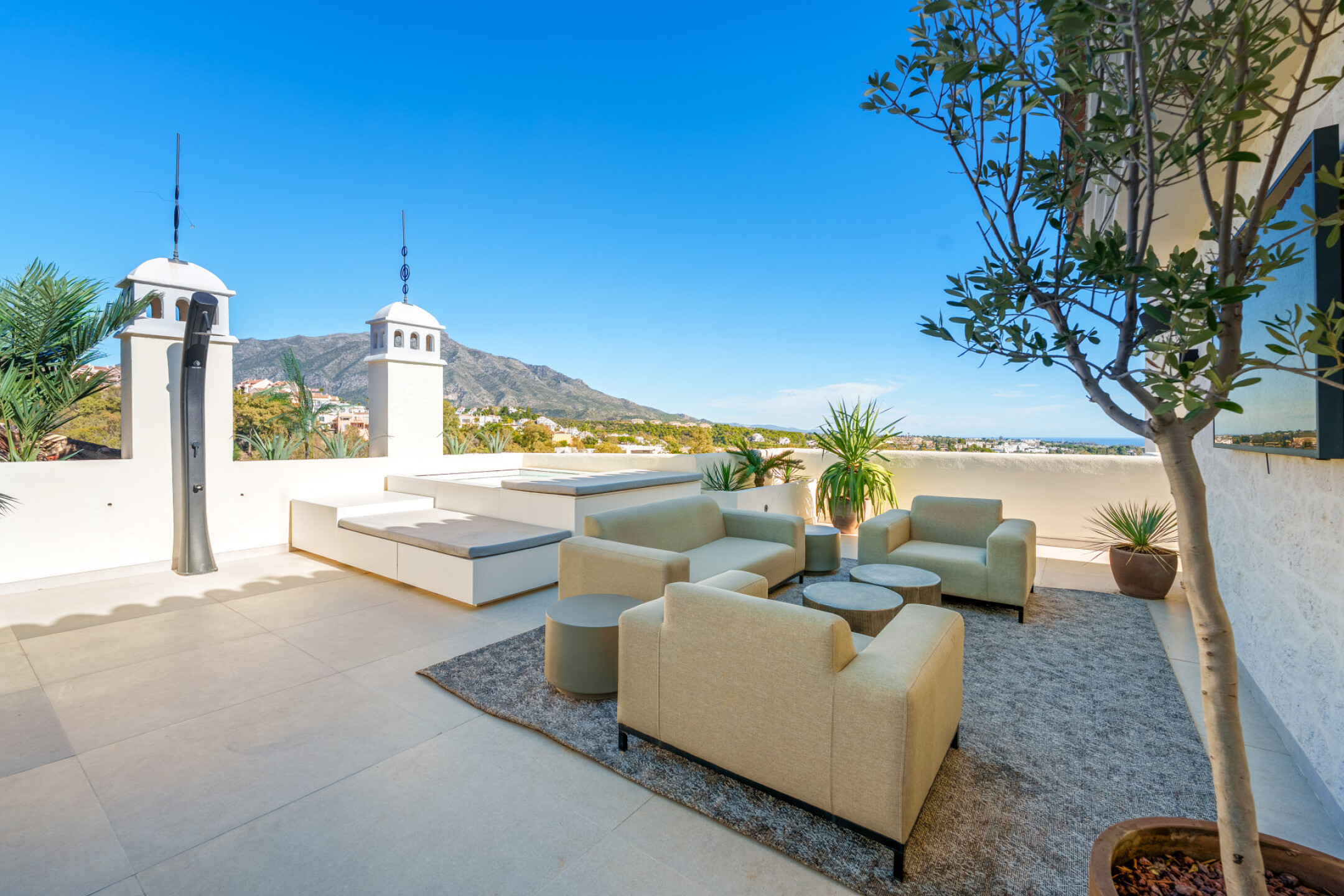 Renovated Scandinavian-Style Duplex Penthouse with Private Pool and Panoramic Views in La Cerquilla - Image 16